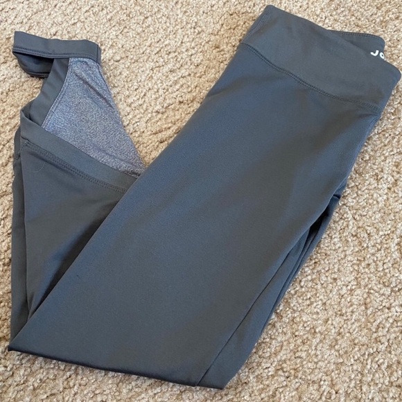 Joylab Grey Capri Cutout Ballet Leggings - Picture 5 of 13
